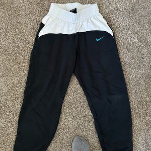 💙🖤🤍VINTAGE NIKE SWEATS 🖤💙🤍